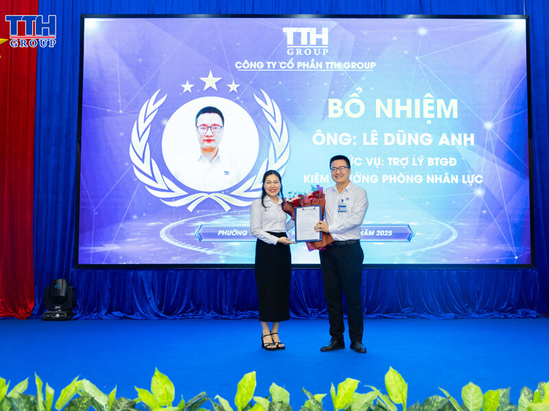 cán bộ lãnh đạo đã được trao quyết định bổ nhiệm 4