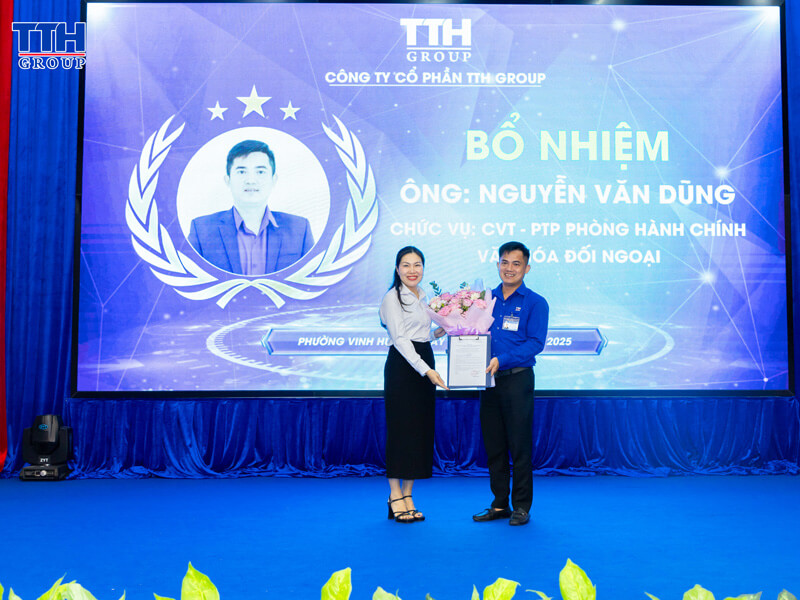 cán bộ lãnh đạo đã được trao quyết định bổ nhiệm 5