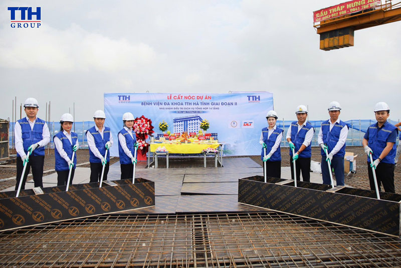 Thành phần tham dự buổi lễ cất nóc