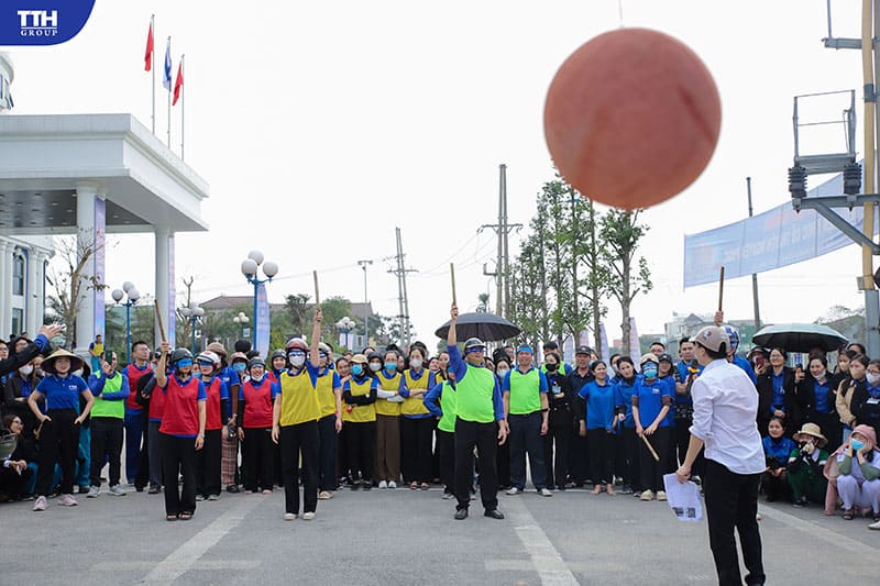 Trò chơi bịt mắt đập niêu