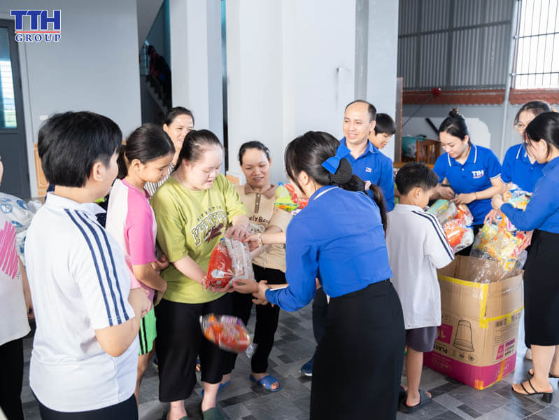 Trung thu sẻ chia – Gắn kết yêu thương