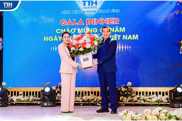 GALA DINNER CHÀO MỪNG NGÀY THẦY THUỐC VIỆT NAM 27/02 BỆNH VIỆN ĐA KHOA TTH HÀ TĨNH & BỆNH  VIỆN ĐA KHOA TTH QUẢNG BÌNH