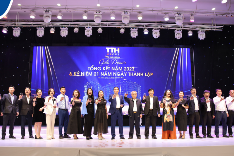 GALA DINNER TỔNG KẾT NĂM 2023 & KỶ NIỆM 21 NĂM NGÀY THÀNH LẬP TTH GROUP