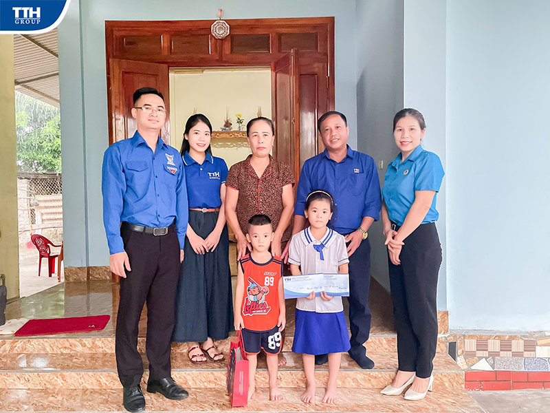 ĐỒNG HÀNH HỖ TRỢ CÁC EM NHỎ HOÀN CẢNH KHÓ KHĂN VƯƠN LÊN TRONG HỌC TẬP